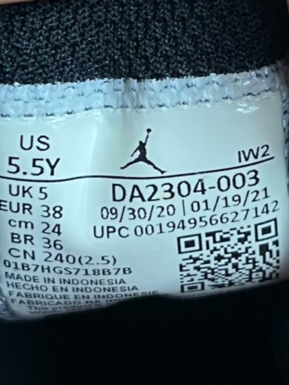 Nike Air Jordan 3 Retro Boys Size 5.5Y Black‎ Athletic Basketball Shoes Sneakers - Picture 9 of 10